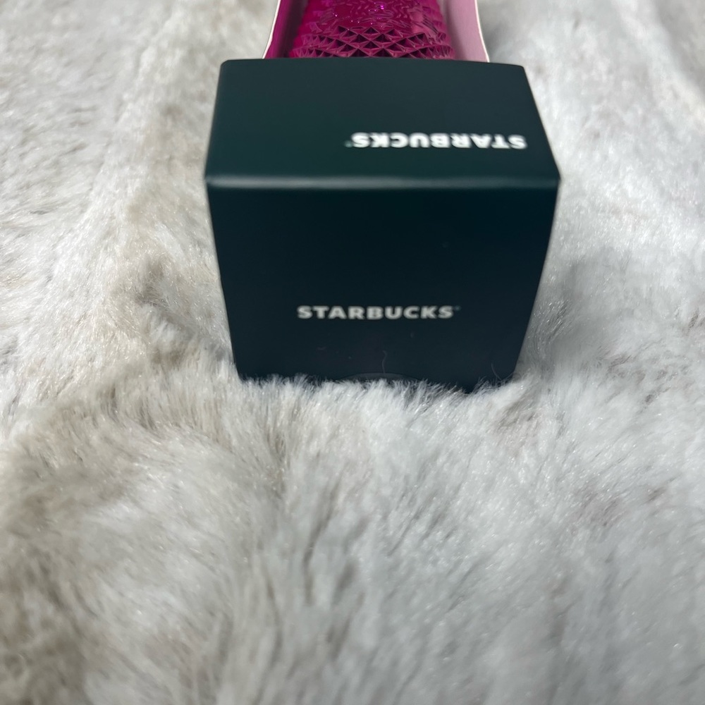 Starbucks Holiday 2022 Sangria Metallic Cold Cup Ornament Keychain - Picture 4 of 4